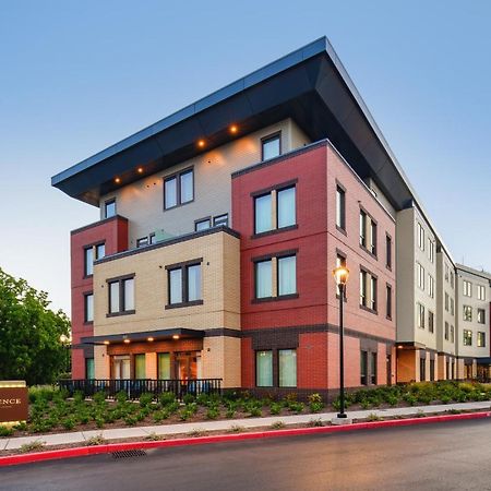 The Independence Hotel Exterior photo