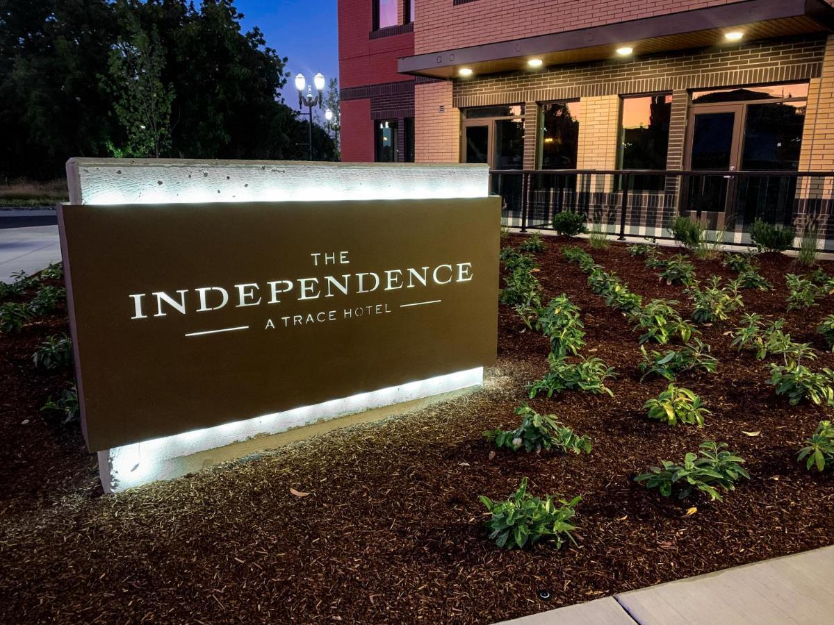 The Independence Hotel Exterior photo