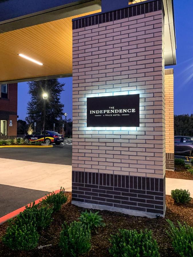 The Independence Hotel Exterior photo