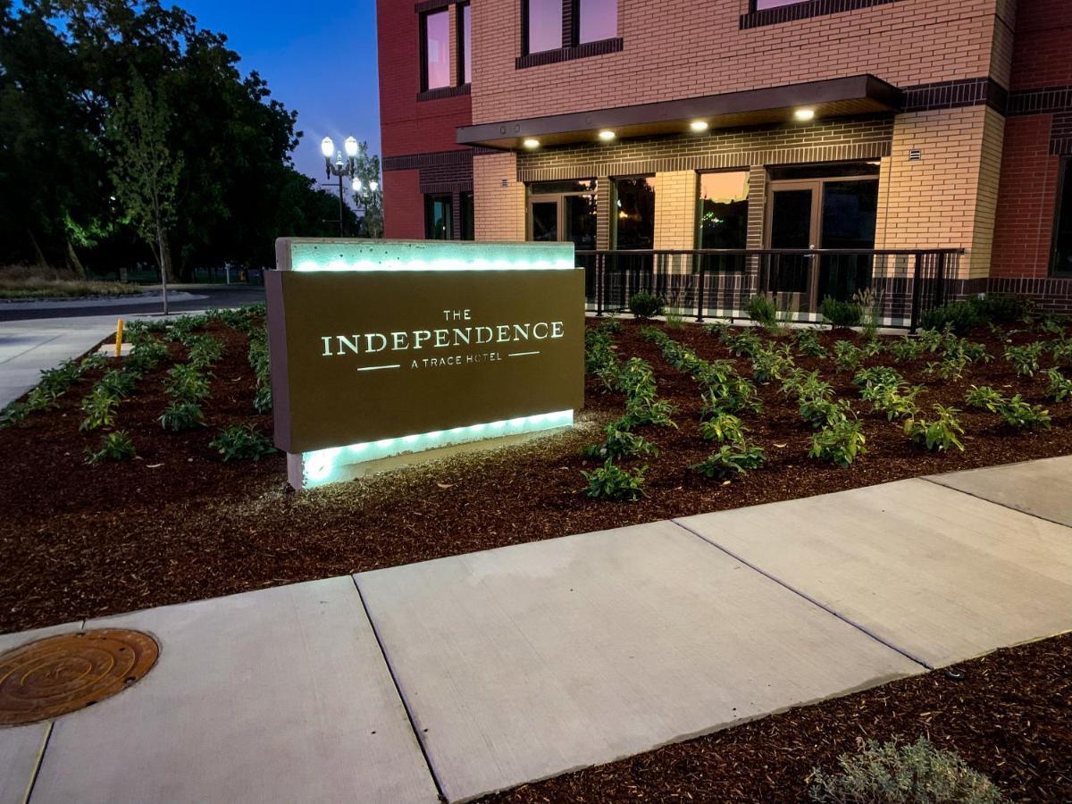 The Independence Hotel Exterior photo
